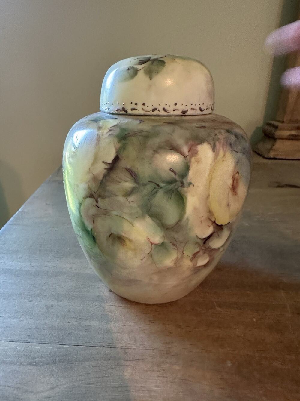 Vintage Hand Painted Floral Porcelain Lidded Ginger Jar/Urn 5”at